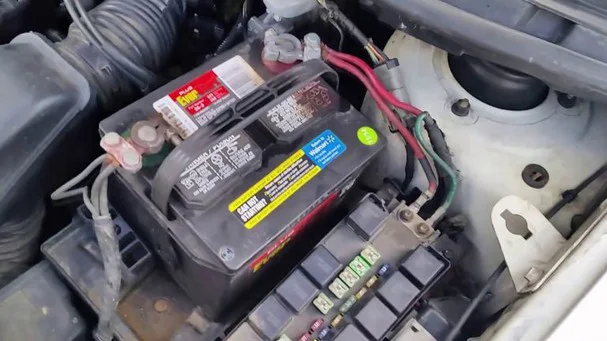 Những dấu hiệu nhận biết bình ắc quy xe ô tô của bạn sắp hư hỏng